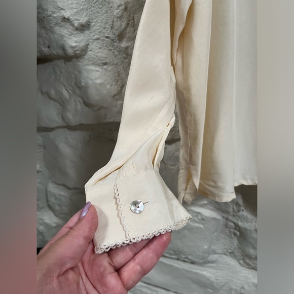 Large vintage silk cream blouse - Picture 5 of 7